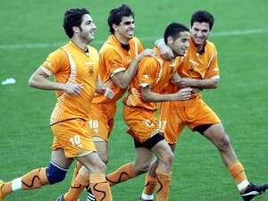 שחקני הסקציה חוגגים. בנס ציונה מקווים שיחגגו גם בשבת. שחקני הסקציה חוגגים. בנס ציונה מקווים שיחגגו גם בשבת.