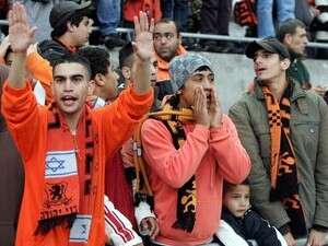 אוהדי בני יהודה מאושרים, היום בבלומפילד. אוהדי בני יהודה מאושרים, היום בבלומפילד.