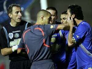 דוד רביבו חוגג שער, הערב באיצטדיון. דוד רביבו חוגג שער, הערב באיצטדיון.