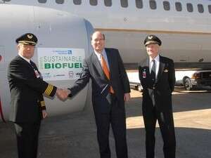 יו''ר ומנכ''ל קונטיננטל איירליינס, לארי קלנר וצוות טיסת הניסוי. יו''ר ומנכ''ל קונטיננטל איירליינס, לארי קלנר וצוות טיסת הניסוי.