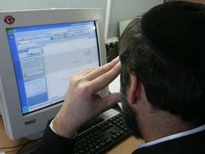 צריך לרחם עליו. צריך לרחם עליו.