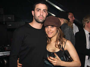 דנה לפידות והחבר. עדיין ביחד. דנה לפידות והחבר. עדיין ביחד.