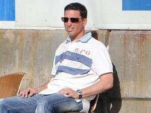 ����� ����