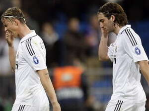 היגואין וגוטי חבולים ומוכים אחרי הביקור באנפילד. היגואין וגוטי חבולים ומוכים אחרי הביקור באנפילד.