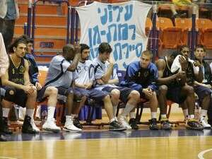 הספסל של עירוני ר''ג מאוכזב הספסל של עירוני ר''ג מאוכזב