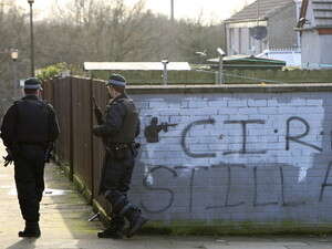 שוטרים בסיור בצפון אירלנד. שוטרים בסיור בצפון אירלנד.