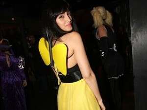 לירז צ'רכי. בנויה רק לספר אחד. צילום: לירז צ'רכי. בנויה רק לספר אחד. צילום: