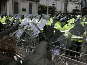 ההתפרעות מול שגרירות ישראל בלונדון. ההתפרעות מול שגרירות ישראל בלונדון.