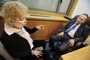 איוב קרא והמתקשרת איוב קרא והמתקשרת