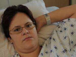 מלי יזדי חברתה של מיטל אהרונסון שנהרגה בתאונת פגע וברח. מלי יזדי חברתה של מיטל אהרונסון שנהרגה בתאונת פגע וברח.