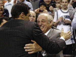 רולי מאסימינו מברך את ג'יי רייט רולי מאסימינו מברך את ג'יי רייט