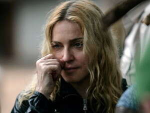 מדונה. כמו תפילה לקאמבק. מדונה. כמו תפילה לקאמבק.