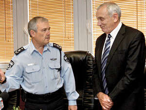 השר אהרונוביץ' והמפכ''ל כהן. השר אהרונוביץ' והמפכ''ל כהן.