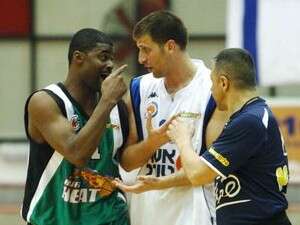 בי. ג'יי. מקי מול אורי יצחקי. להתראות בפלייאוף. בי. ג'יי. מקי מול אורי יצחקי. להתראות בפלייאוף.