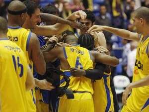 שחקני מכבי ת''א חוגגים. יפגשו את אשקלון. שחקני מכבי ת''א חוגגים. יפגשו את אשקלון.