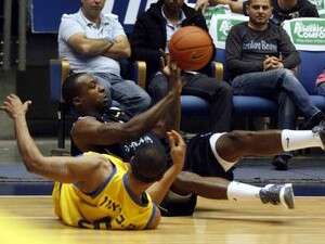 מרקוס בראון מול טרה קלי מרקוס בראון מול טרה קלי