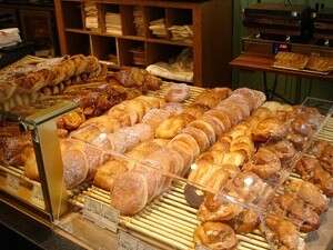 מבחר מאפים במאפייה פריזאית מבחר מאפים במאפייה פריזאית