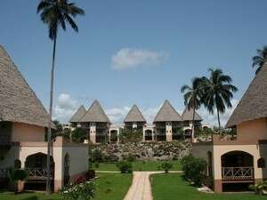 ניגוד מוחלט בין עוני המקומיים לעושר בתי המלון ניגוד מוחלט בין עוני המקומיים לעושר בתי המלון