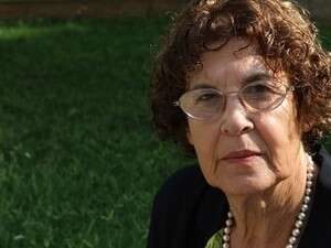 נדיה כהן. עדיין מחכה. נדיה כהן. עדיין מחכה.