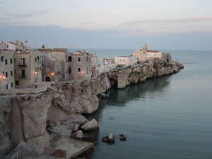 מומלץ לנסוע לאורך כביש החוף התוחם את הדורבן. העיירה ויאסטה מומלץ לנסוע לאורך כביש החוף התוחם את הדורבן. העיירה ויאסטה