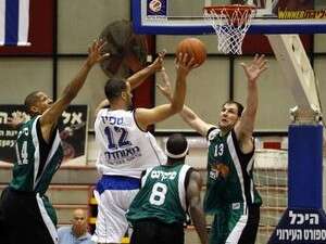 טפירו נחסם על ידי קוז'יקרו וסיילס.היום. טפירו נחסם על ידי קוז'יקרו וסיילס.היום.