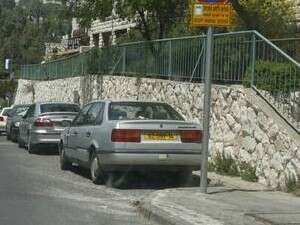 החנייה ברחוב שמעוני החנייה ברחוב שמעוני
