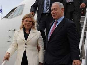 בני הזוג נתניהו עם נחיתתם בארצות הברית לצורך ביקור רשמי. בני הזוג נתניהו עם נחיתתם בארצות הברית לצורך ביקור רשמי.