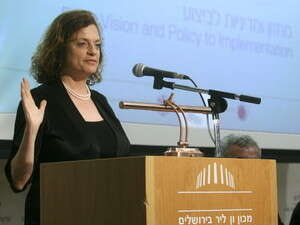 פרופסור יולי תמיר, קיבלה פנייה מאולמרט פרופסור יולי תמיר, קיבלה פנייה מאולמרט