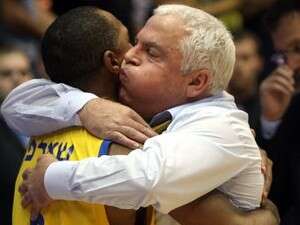 גרשון מחבק את שארפ. הניסיון דיבר. גרשון מחבק את שארפ. הניסיון דיבר.