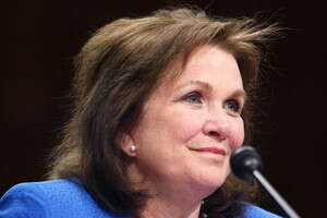 המראה הרחום לא התאים. אליזבט אדוארדס המראה הרחום לא התאים. אליזבט אדוארדס