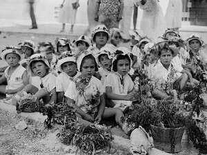 גני ילדים מביאים ביכורים בירושלים, 1930 גני ילדים מביאים ביכורים בירושלים, 1930