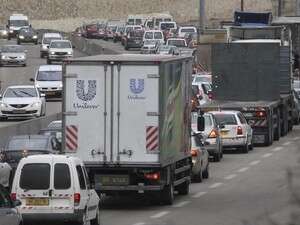 עומסי תנועה. המציאות הניבטת מכבישי ישראל היא של עומסי תנועה. המציאות הניבטת מכבישי ישראל היא של