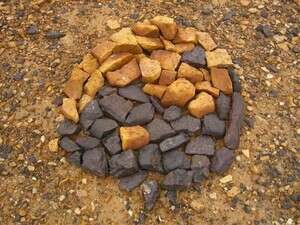 יין-יאנג מאבני מדבר. כשהממסד והרוח משלבים ידיים יין-יאנג מאבני מדבר. כשהממסד והרוח משלבים ידיים