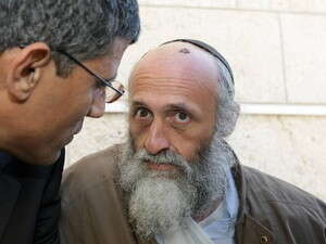 זאב בראודה, החשוד שירה בפלסטיני, בבית המשפט המחוזי בירושלים. זאב בראודה, החשוד שירה בפלסטיני, בבית המשפט המחוזי בירושלים.