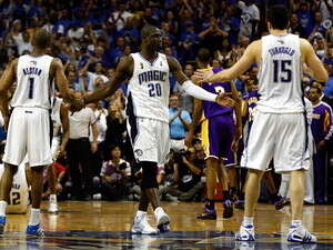 אורלנדו חוגגת ניצחון ראשון בגמר. אורלנדו חוגגת ניצחון ראשון בגמר.