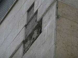 אריחים נופלים. תמונת המחשה אריחים נופלים. תמונת המחשה