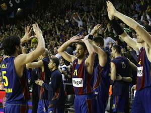 שחקני ברצלונה חוגגים, הערב. שחקני ברצלונה חוגגים, הערב.