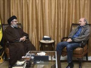 נסראללה בפגישה עם ג'ונבלאט. נסראללה בפגישה עם ג'ונבלאט.