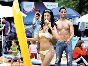 ביקיני וארטיק. החוף התל אביבי בסנטרל פארק ביקיני וארטיק. החוף התל אביבי בסנטרל פארק