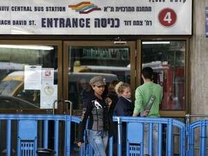 הכניסה לתחנה המרכזית. מרכז של רעש, זיהום וסבל לאזרחים הכניסה לתחנה המרכזית. מרכז של רעש, זיהום וסבל לאזרחים