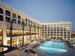 מלון הדגל. גולדן קראון מלון הדגל. גולדן קראון