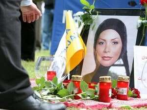 מדליקים נרות לזכרה של נדה. מדליקים נרות לזכרה של נדה.