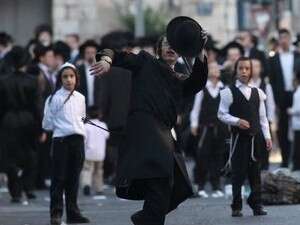 התפרעות חרדים בחניון קרתא התפרעות חרדים בחניון קרתא