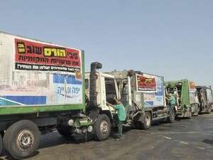 נהגי משאיות האשפה מתכוננים למחאה מול משרד ראש הממשלה נהגי משאיות האשפה מתכוננים למחאה מול משרד ראש הממשלה