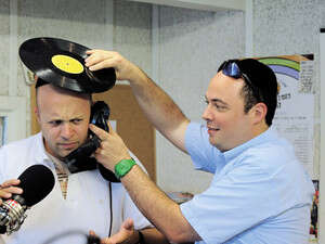 פריצת דיסק. מנחם טוקר וקובי סלע פריצת דיסק. מנחם טוקר וקובי סלע