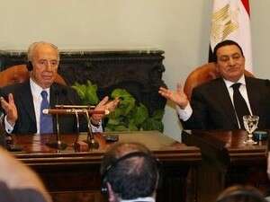 שמעון פרס וחוסני מובארק בפגישתם בקהיר שמעון פרס וחוסני מובארק בפגישתם בקהיר