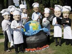 דמויותיהם של מנהיגי G8 לקראת הפסגה. דמויותיהם של מנהיגי G8 לקראת הפסגה.