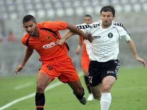 לירוי צעירי עוקף מימין. לירוי צעירי עוקף מימין.