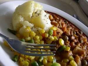 ארוחה על טהרת תפוח אדומה ותירס. ללא בשר ארוחה על טהרת תפוח אדומה ותירס. ללא בשר