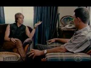 ברונו מראיין את אבו עייתה. בינינו, אתה חושב שאראה פגז עם חגורת נפץ ולק ורוד? ברונו מראיין את אבו עייתה. בינינו, אתה חושב שאראה פגז עם חגורת נפץ ולק ורוד?